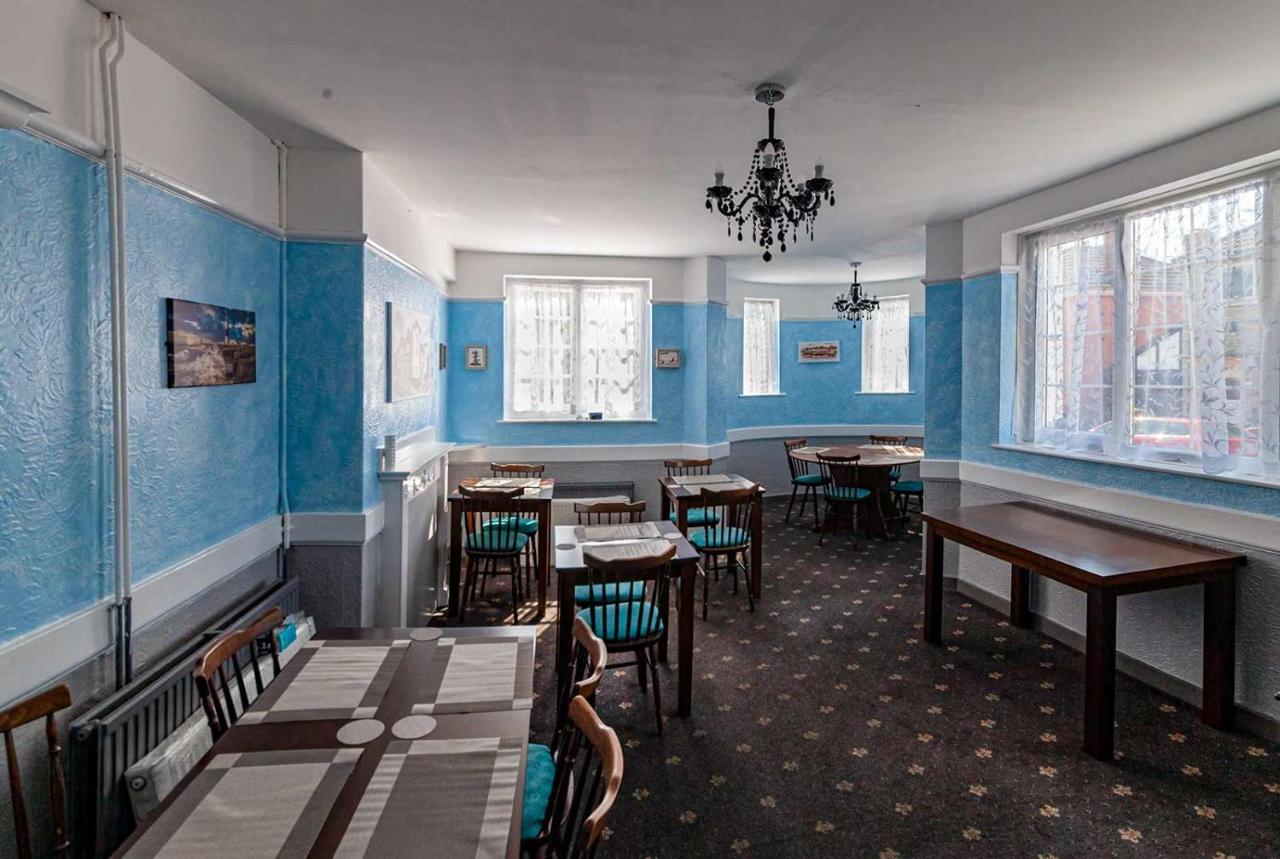 The Old Castle Hotel Уеймут Екстериор снимка